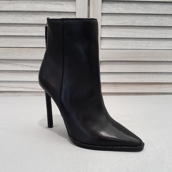 NWOT BOX Kimi Black Studded Leather Booties by Steve Madden 5M - Picture 2 of 8